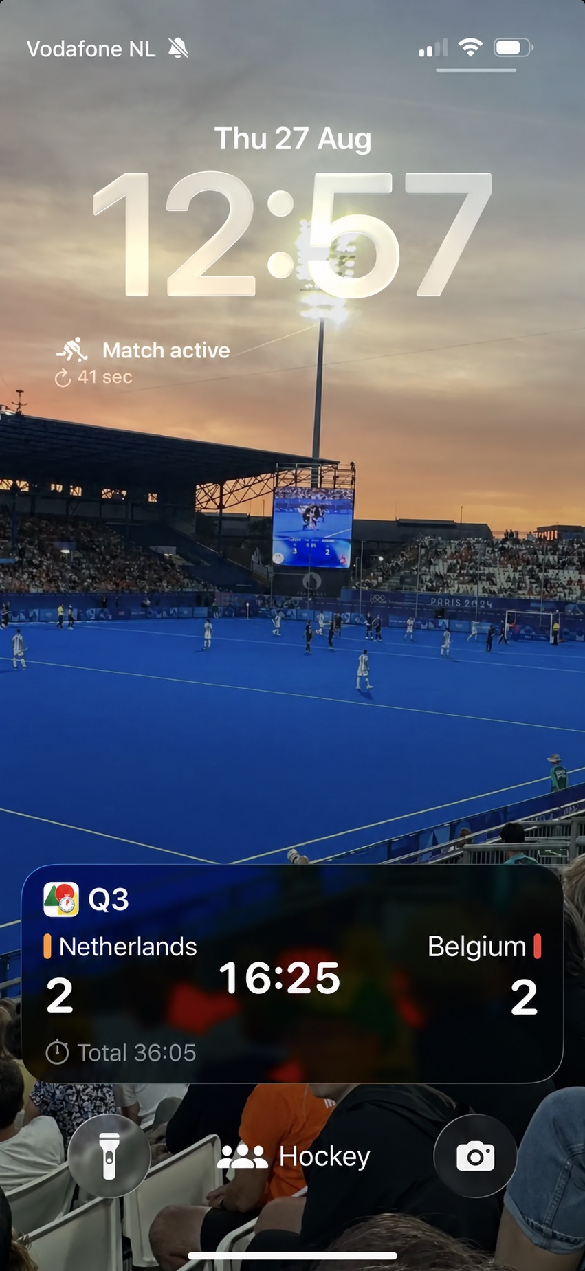 Live HockeyUmpire score and clock on the iPhone Lock Screen